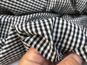 Skjorte poplin - med fine tern i sort / offwhite